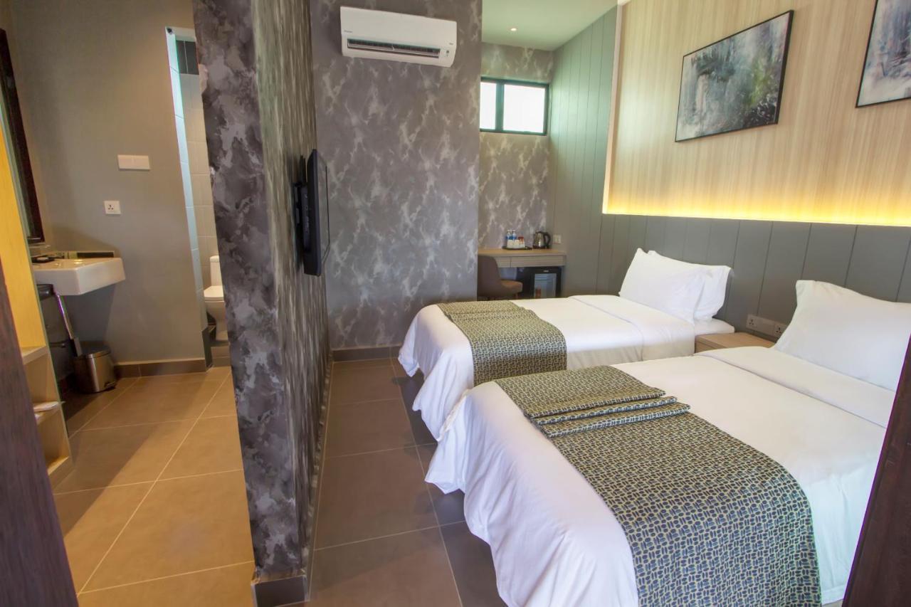 Paddy Hotel Padang Mat Sirat
